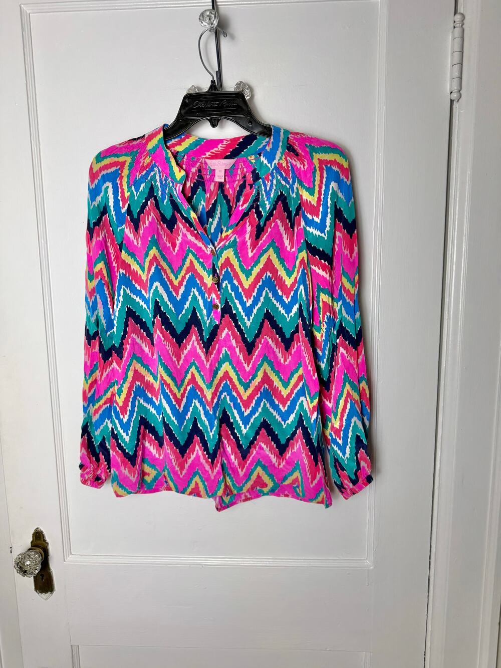 Lilly Pulitzer XS 100% Silk Blouse Elsa Pink Blue Chevron Long Sleeve Resort Top